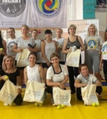 Майже сотню жінок у Луцьку навчили самозахисту