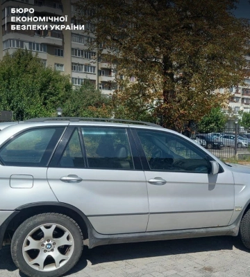 Автівки, які волинянин ввіз в Україну як гуманітарну допомогу та хотів продати, передали ЗСУ