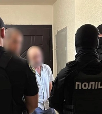 Под Киевом мужчина устроил стрельбу из окна дома