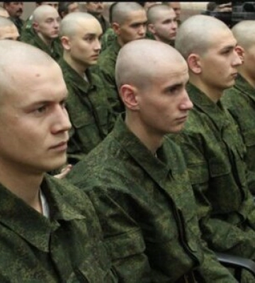 Через нестачу кадрових військових на Харківському напрямку рф залучає строковиків