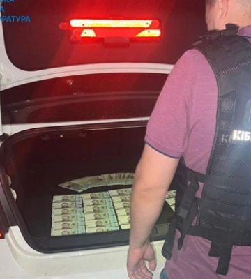 Чиновника &quot;Автомобильных дорог Украины&quot; поймали на взятке