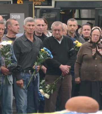 У Рівному попрощалися із захисником, який загинув внаслідок ДТП на Сумщині (ВІДЕО)