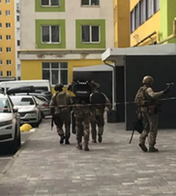 В Киеве мужчины устроили стрельбу из окна квартиры, пришлось задействовать КОРД
