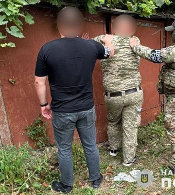 На Тернопільщині затримали чоловіка, якого підозрюють у продажі автівок для ЗСУ