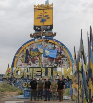 Президент СКУ відвідав прифронтові райони сходу України та передав військовим допомогу