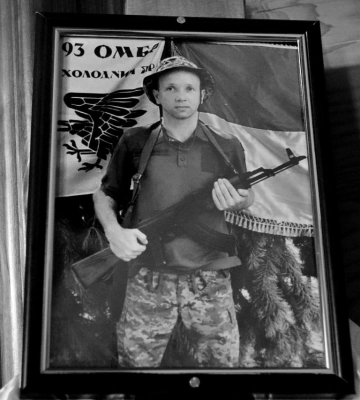 Не встиг створити сім&#039;ю: на Волині провели в останню дорогу воїна Валерія Осіпова