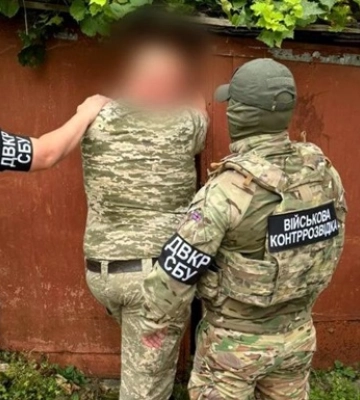 На Тернопільщині затримали чоловіка, якого підозрюють у продажі автівок для ЗСУ
