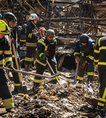 Російські війська вдарили по селу у Донецькій області, загинули три людини, знищено гуманітарний вантаж