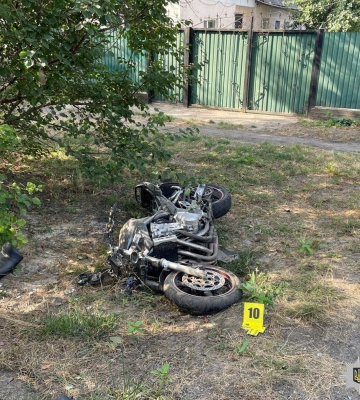 У Червоній Слободі мотоцикл збив на смерть жінку (ФОТО)
