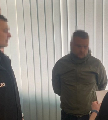 У Львові правоохоронець із спільником за $18 000 організовували чоловікам виїзд за кордон