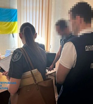 У Дніпрі екс-помічниця судді «зливала» закриту інформацію в інтересах кримінальних авторитетів