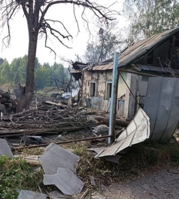 Ворог скинув дві авіабомби на цивільну інфраструктуру Ямполя: загинула жінка