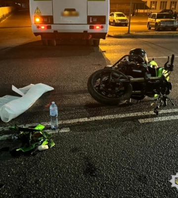 У Черкасах зіштовхнулися автобус і мотоцикл. Є постраждалий (ФОТО)