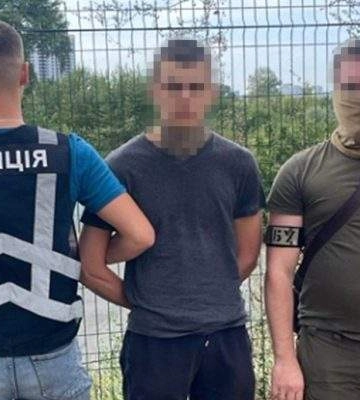Підпалювали авто ЗСУ на замовлення спецслужб РФ: у Києві затримали п’ятьох зловмисників. Фото і відео