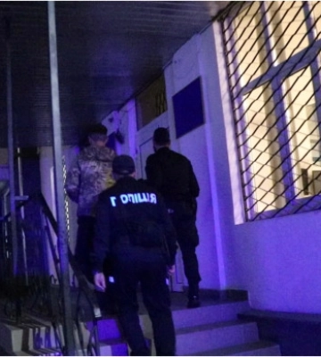 З’явилося відео затримання поліцією Івано-Франківського чоловіків, які побили військового