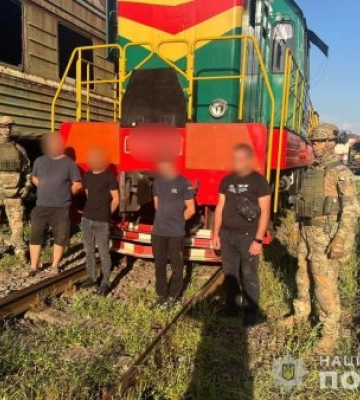 На Закарпатті працівники Укрзалізниці викрадали паливо з тепловозів