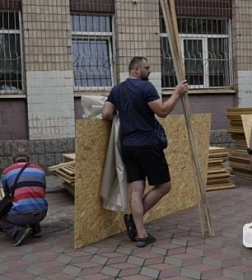 Криворіжці написали 115  звернень щодо пошкодження майна через ракетний удар в поліцію