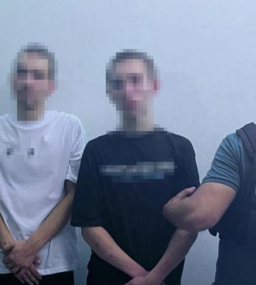 У Черкасах затримали наркозалежних, які за гроші з рф підпалювали військові пікапи (ФОТО)