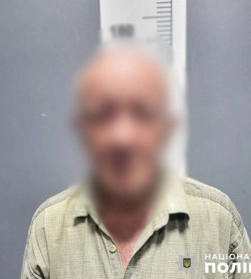 Чоловік вдарив ножем сусіда, який конфліктував з його дочкою
