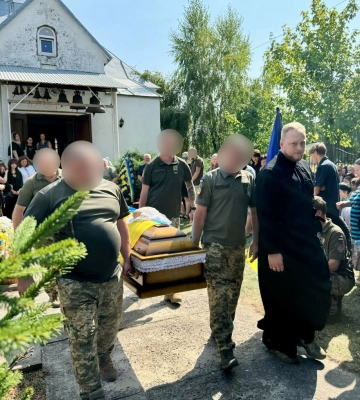 У громаді - невимовне горе та скорбота: на Волині попрощалися із Захисником України Миколою Селещуком.