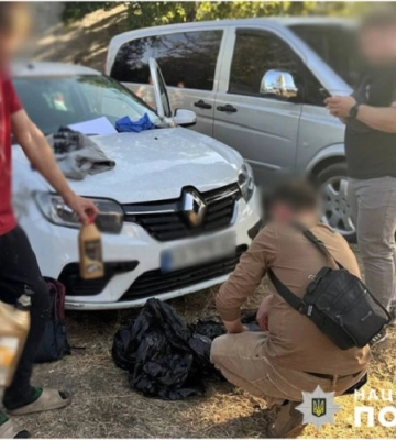 У Києві затримана група молодиків, які підпалювали військові автівки. З’явилося відео