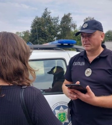 На Сумщині неповнолітня вимагала гроші в одногрупниці — за справу взялася поліція