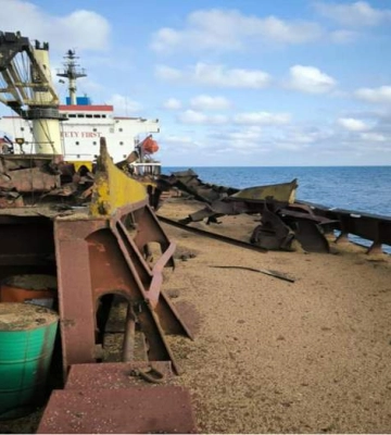 Российская ракета попала в судно в Черном море в экономической зоне Румынии
