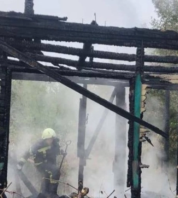 На Волині вщент згоріла господарська будівля