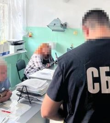 Мільйон гривень готівкою: СБУ викрила на Полтавщині голову МСЕК та посадовців лікарні, які заробляли на схемі ухилення від&amp;hellip;
