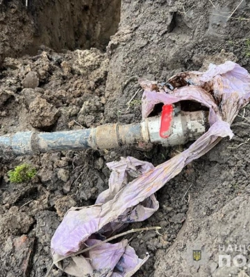 Качали нафту: на Рівненщині зловмисники незаконно «врізались» у нафтопровід