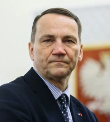 Сікорський прибув з візитом до України