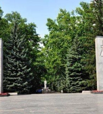 В воскресенье в Харькове запретят парковаться у Мемориала Славы