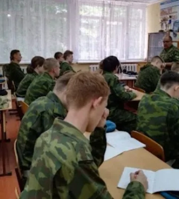 В школах на ВОТ Луганщины агитируют за подписание контракта с армией рф