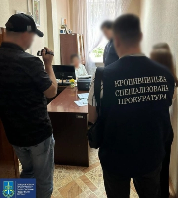 Голові та лікарю ВЛК повідомили про підозру в отриманні двох тисяч доларів хабара на Кіровоградщині