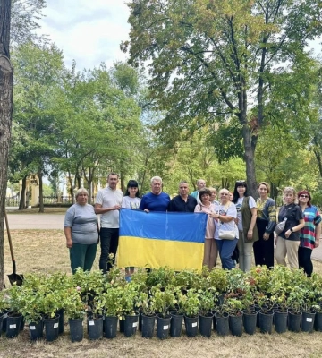 У Дніпрі створили «Алею дружнього єднання» де висадили 96 кущів троянд