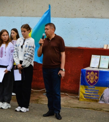 У школі Білгорода-Дністровського відкрили меморіальну дошку полеглому захиснику України Володимиру Бородовському