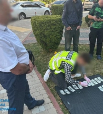 Просив 2000 доларів за відстрочку від мобілізації — у Києві на хабарі затримали проректора університету