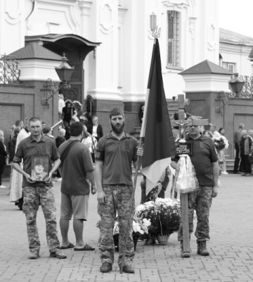 Поховання через майже вісім місяців після загибелі: у Луцьку попрощалися з Героєм Олександром Шевчуком