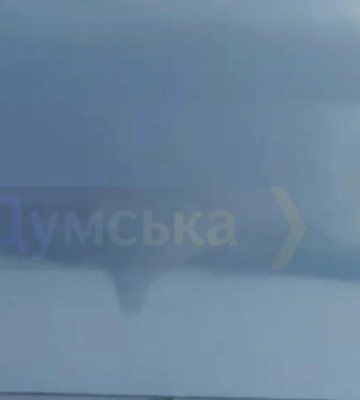 В Одессе в море бушует огромный смерч: видео