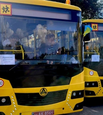 Десять громад Одещини отримали нові шкільні автобуси: два з них їдуть до Кілії та Вилкового