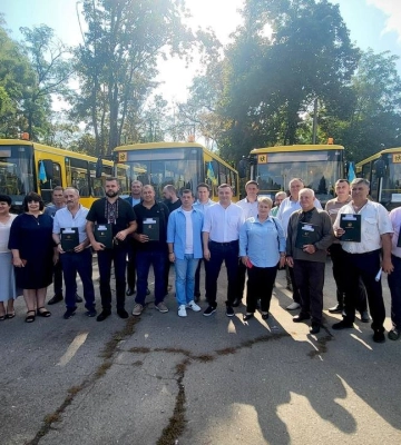 Десять громад Одещини отримали нові шкільні автобуси: два з них їдуть до Кілії та Вилкового