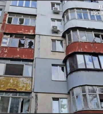Росіяни обстріляли багатоповерхівку в Херсоні
