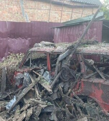 Три человека пострадали вследствие обстрелов Никопольщины, повреждены многоквартирные и частные дома, предприятия, медцентр,&amp;hellip;