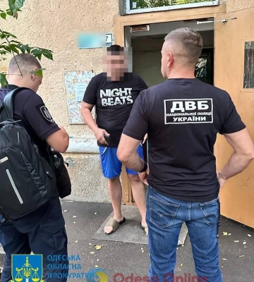 Начальника конвойної служби одеської поліції та двох його підлеглих підозрюють у зловживанні службовим становищем