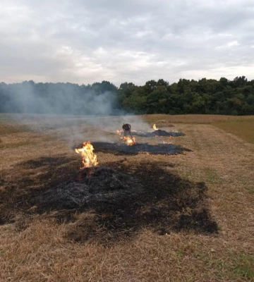 На Рівненщині палії трави втікали від екоінспекторів і поліцейських