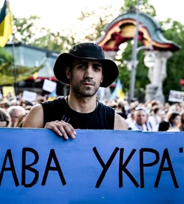 Сейчас лежат сотни тысяч заявлений об отказе от гражданства Украины, у нас реальная демографическая катастрофа – нардеп