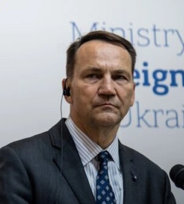 Польща все ж виділить кошти на снаряди для України: Сікорський назвав суму