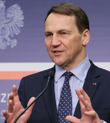 Сікорський закликав Україну скасувати мораторій на ексгумаційні роботи на Волині