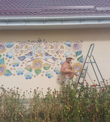 На Вінниччині завершився проєкт "Мальована хата": художники розписали понад 200 осель