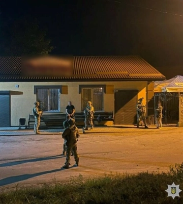 На Хмельниччині п&#039;яний водій розстріляв авто патрульних